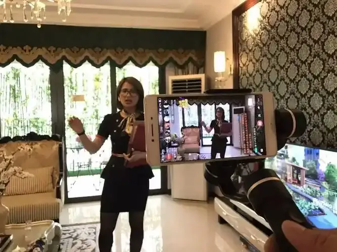操B直播用户头像展示图
